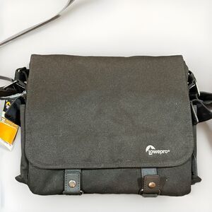 Lowepro Black Urban Reporter 150 SLR Digital Camera Messenger Travel Bag LP36616